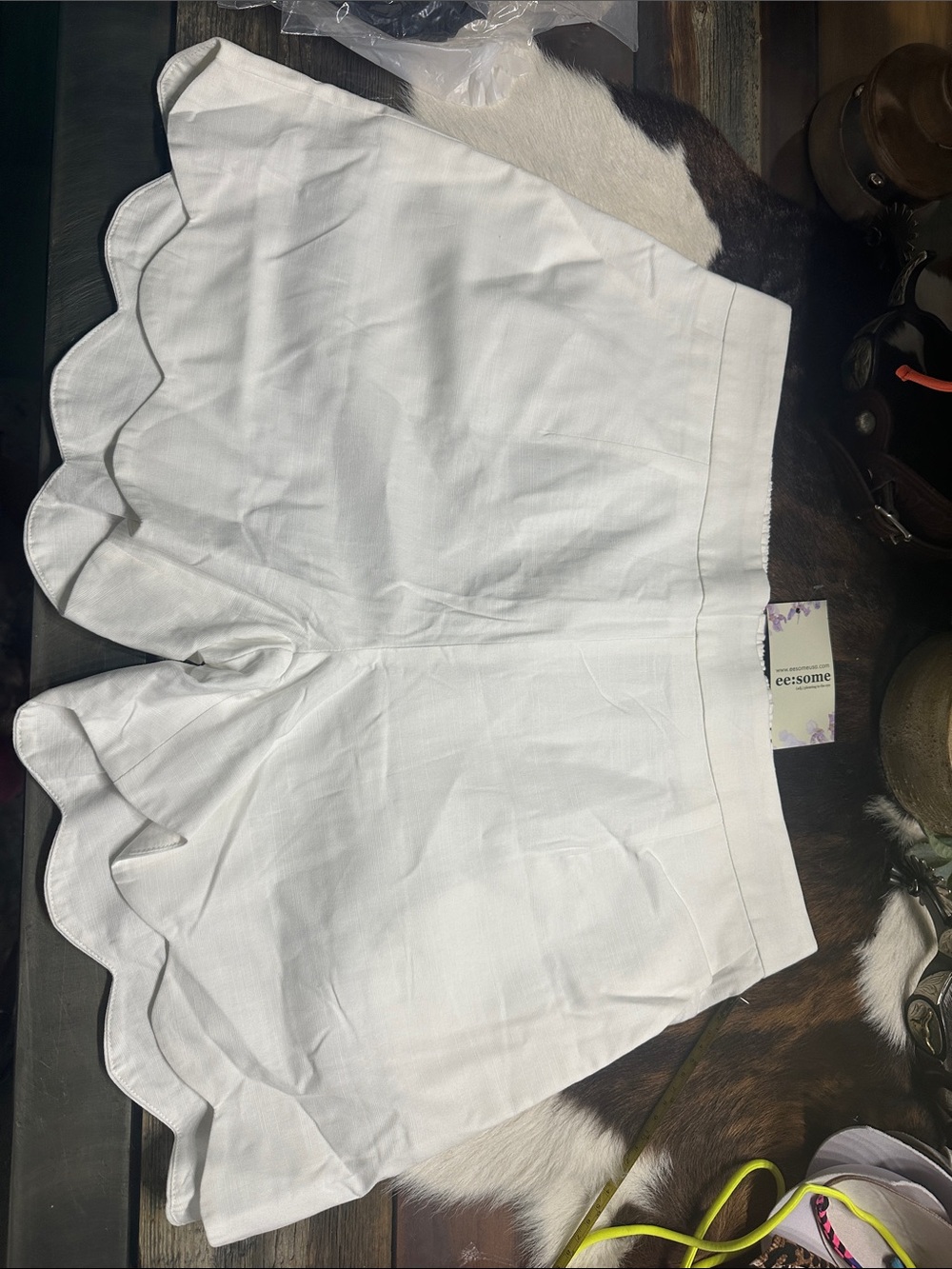NWT eesome White Scalloped Hem Bermuda Shorts